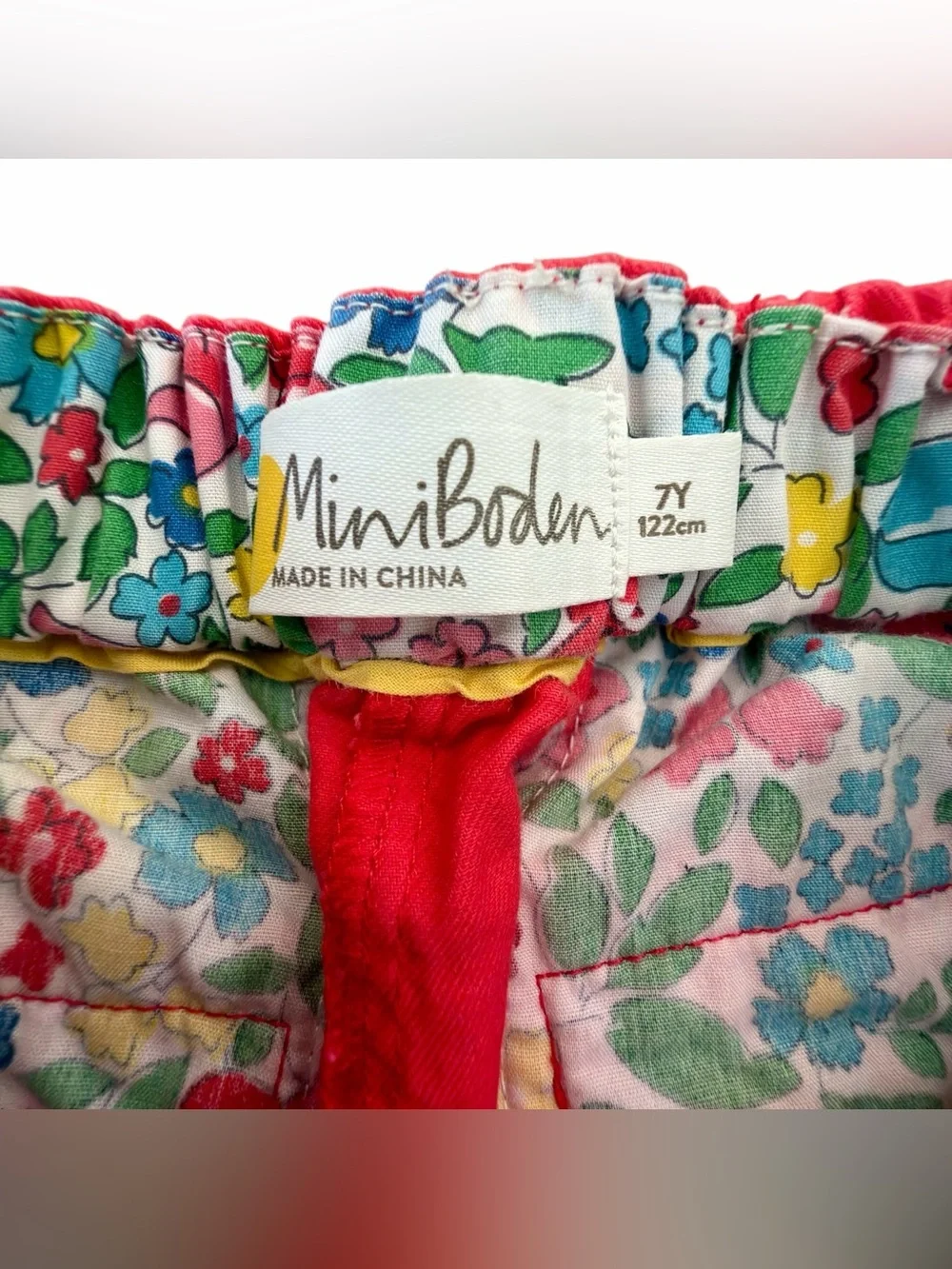 Mini Boden Girls red floral buttoned shorts size 7‎